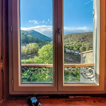 3 Bedroom Cozy In Ardes Holiday home *